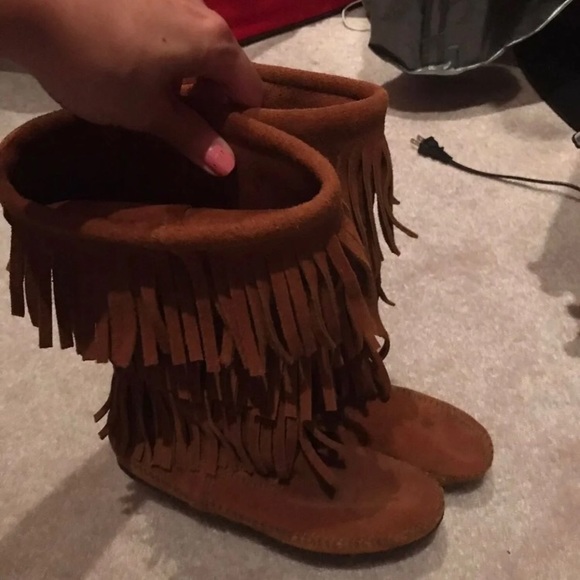 Minnetonka Fringe 3 Layer Boots - Picture 1 of 5